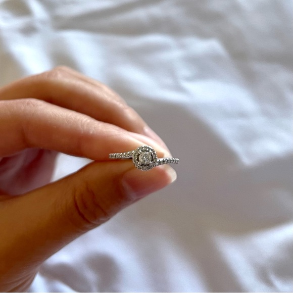 Diamond White Gold Ring Size 4.25-4.50 - Picture 3 of 6